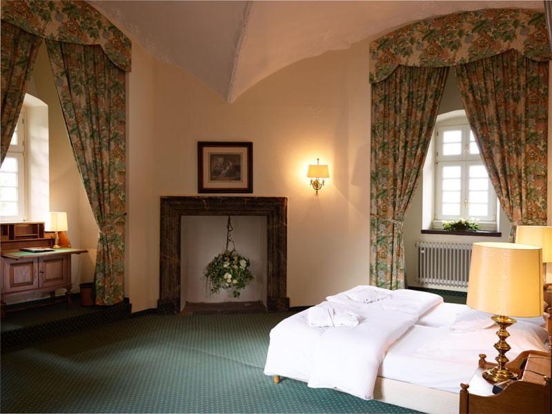 Hotel Und Restaurant Burg Schnellenberg Attendorn Eksteriør billede
