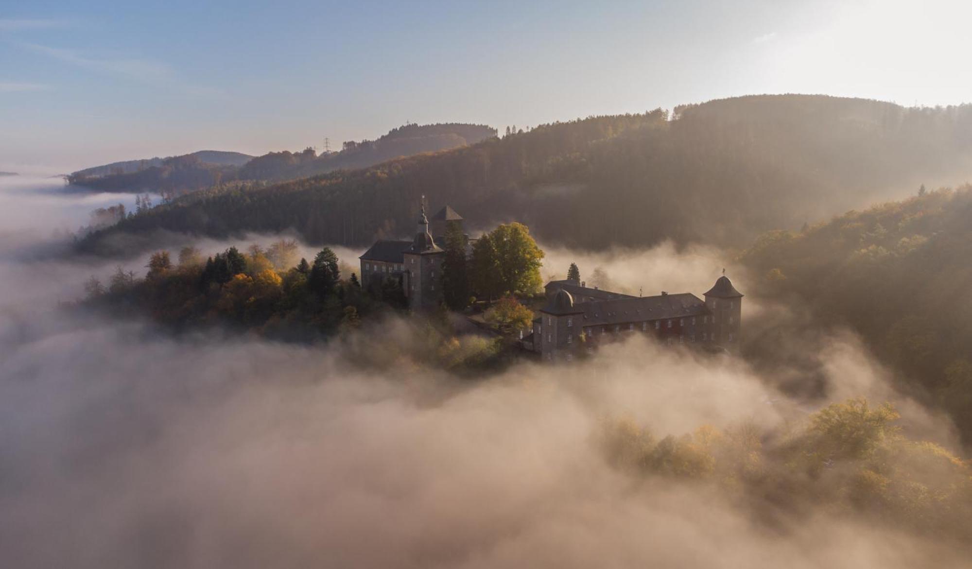 Hotel Und Restaurant Burg Schnellenberg Attendorn Eksteriør billede