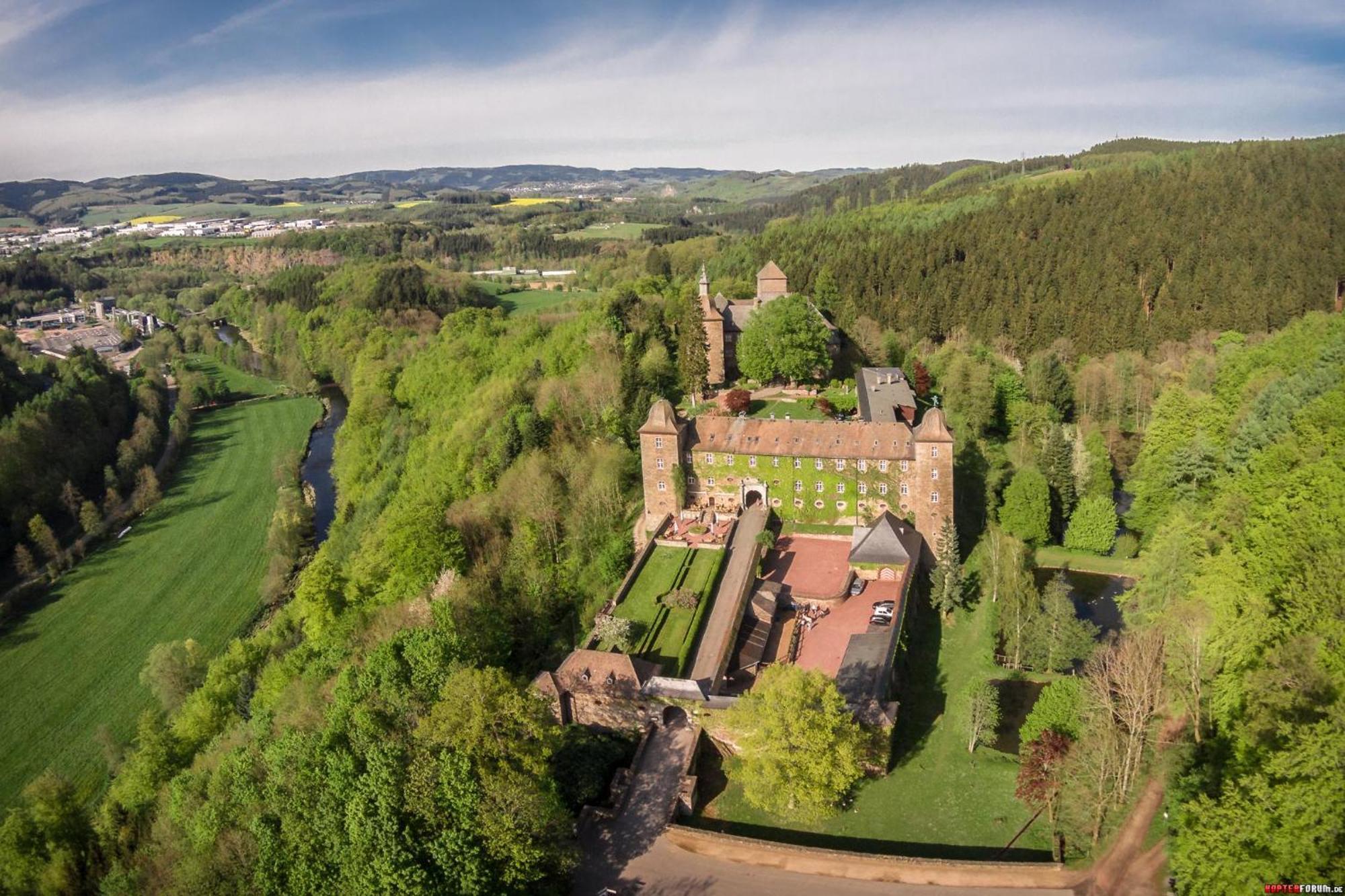Hotel Und Restaurant Burg Schnellenberg Attendorn Eksteriør billede