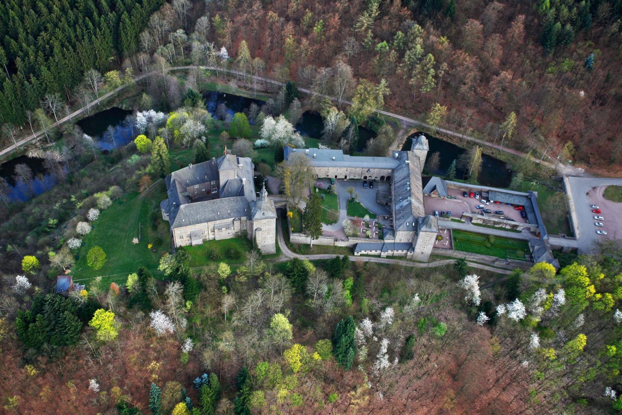 Hotel Und Restaurant Burg Schnellenberg Attendorn Eksteriør billede